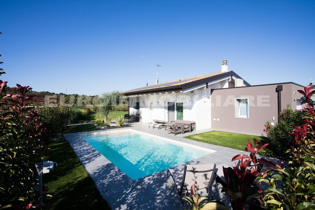 Villa in Pozze - San Martino, Lonato del Garda, Lombardy 1 - 15359995