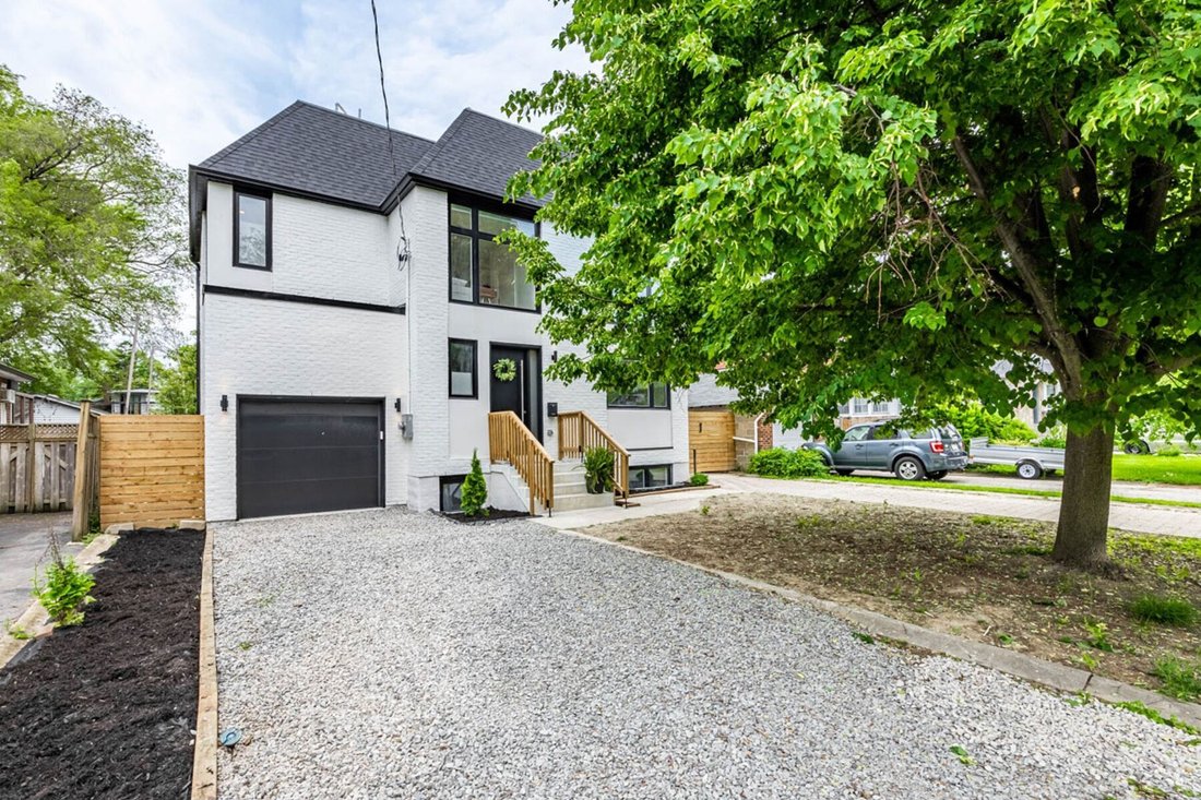 House in Toronto, Ontario, Canada 2 - 15362395