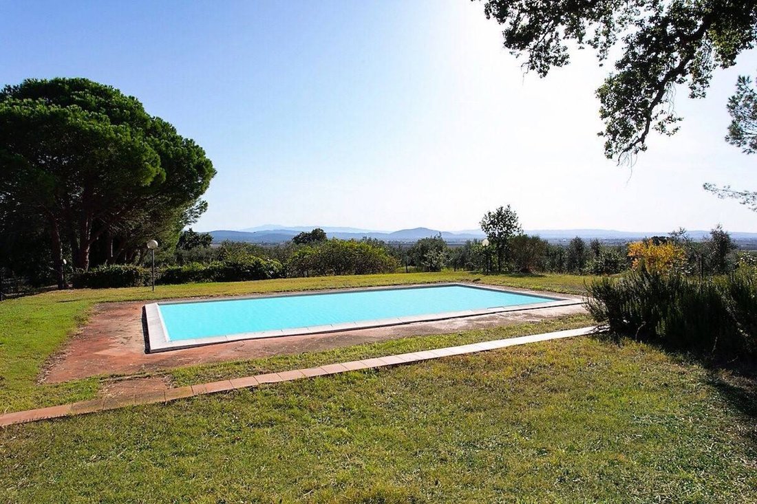 Villa in Castle of Castiglione, Castiglione della Pescaia, Tuscany 3 - 15262556