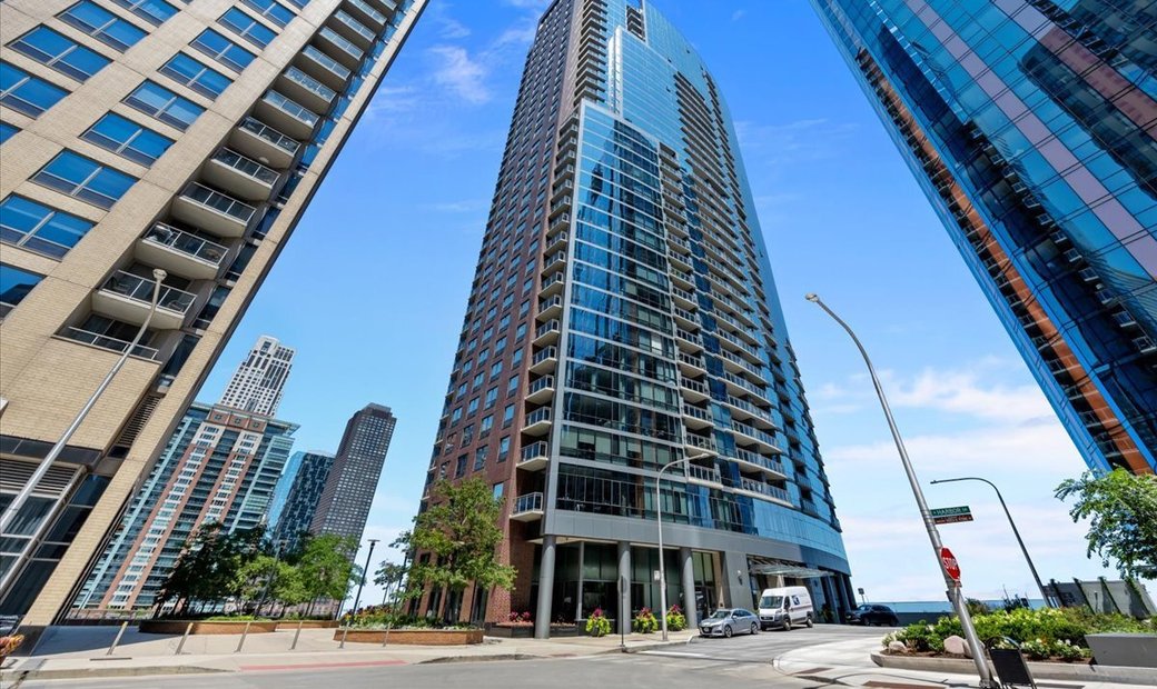Stunning Penthouse Rentals Chicago image