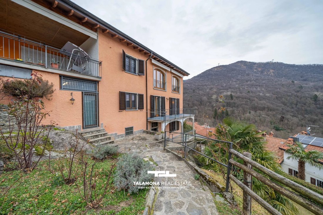 House in Dumenza, Lombardy, Italy 3 - 15362560