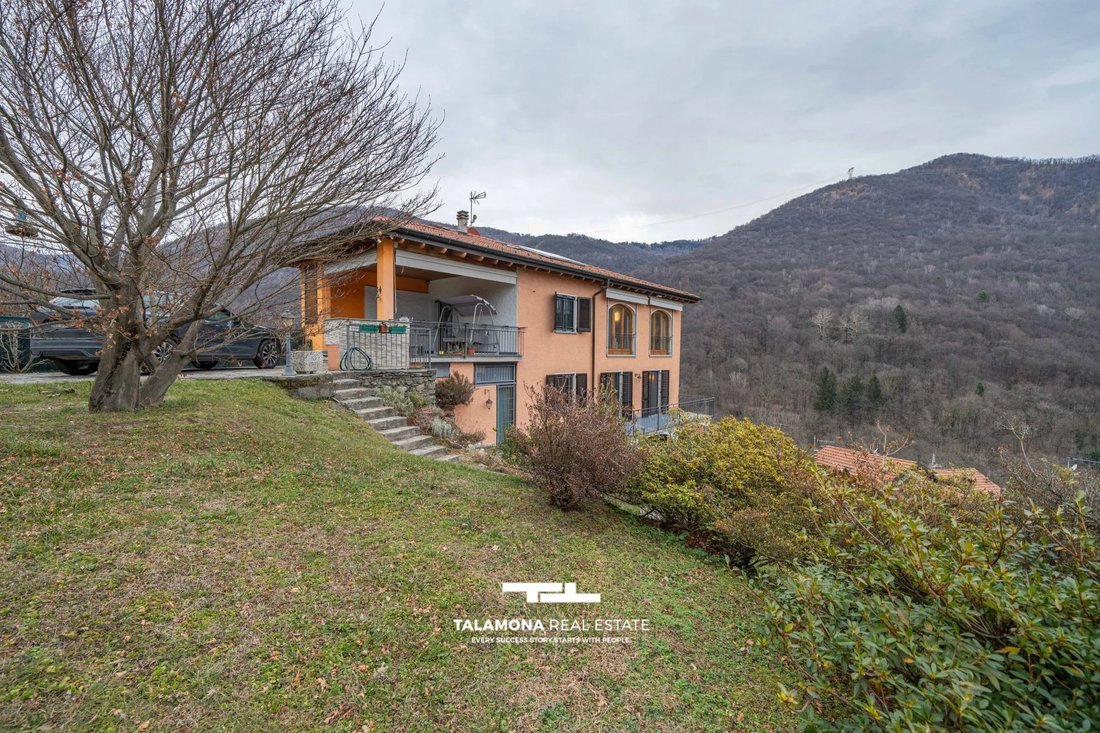 House in Dumenza, Lombardy, Italy 2 - 15362560
