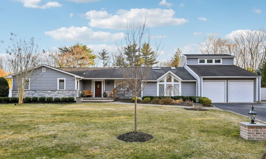 Sprawling Five Bedroom Expanded Ranch In Syosset, New York, United ...