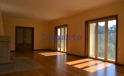House in Fajoes, Aveiro District, Portugal 1