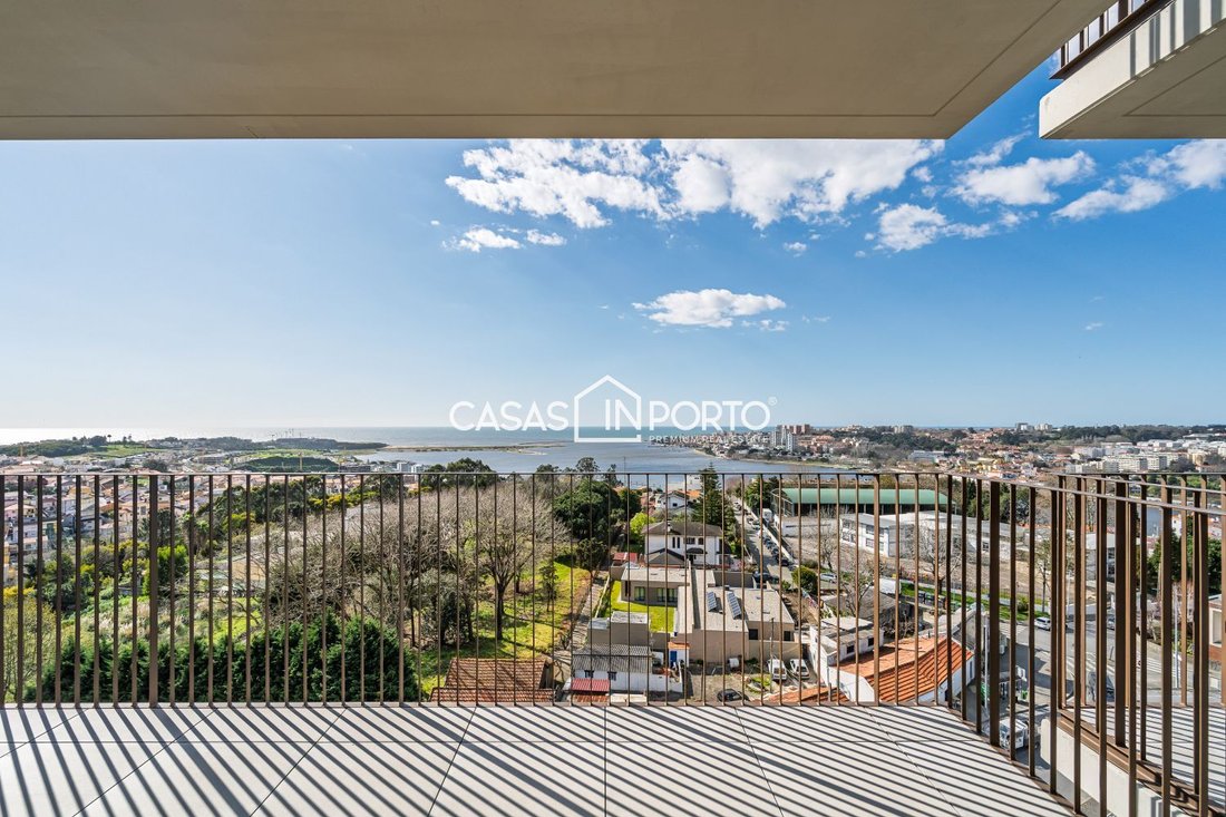 Apartment in Santa Marinha e Sao Pedro da Afurada, Porto District, Portugal 1 - 15369479