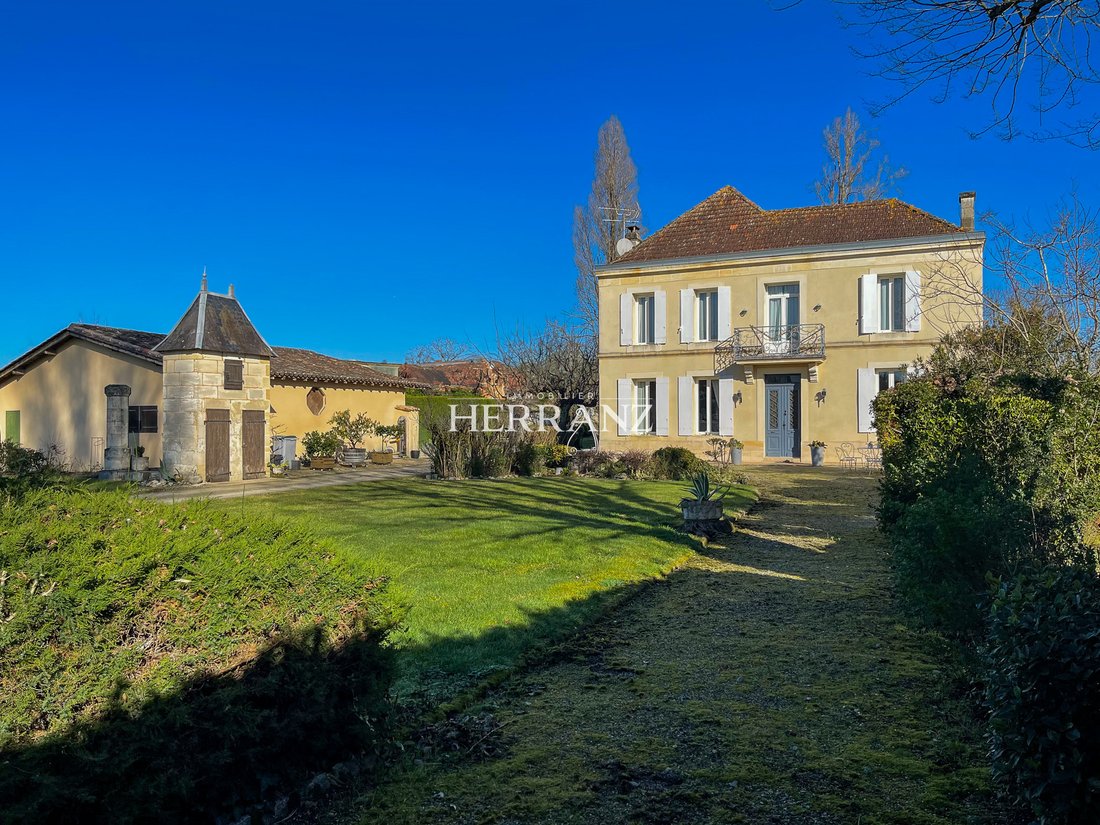 House in Libourne, Nouvelle-Aquitaine, France 1 - 15366808