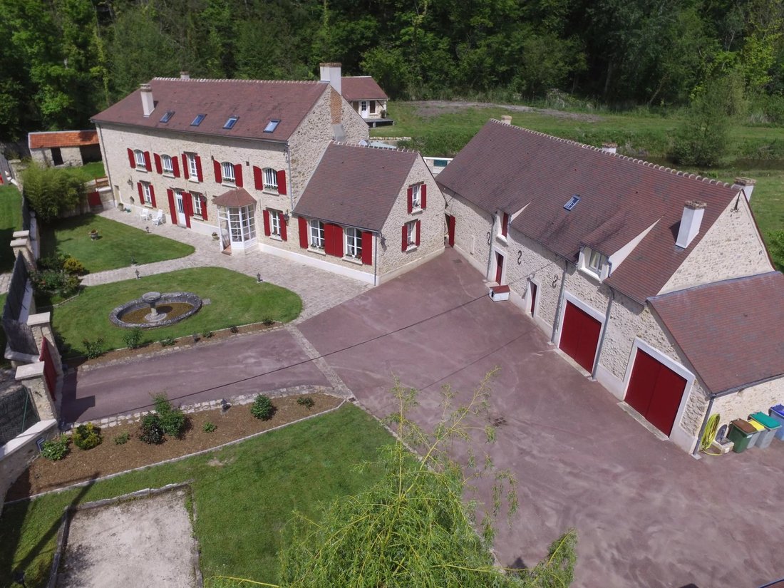 Estate in Jouars-Pontchartrain, Ile-de-France, France 1 - 12739797