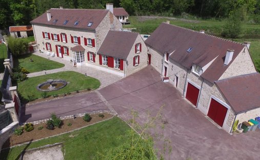 Estate in Jouars-Pontchartrain, Ile-de-France, France 1