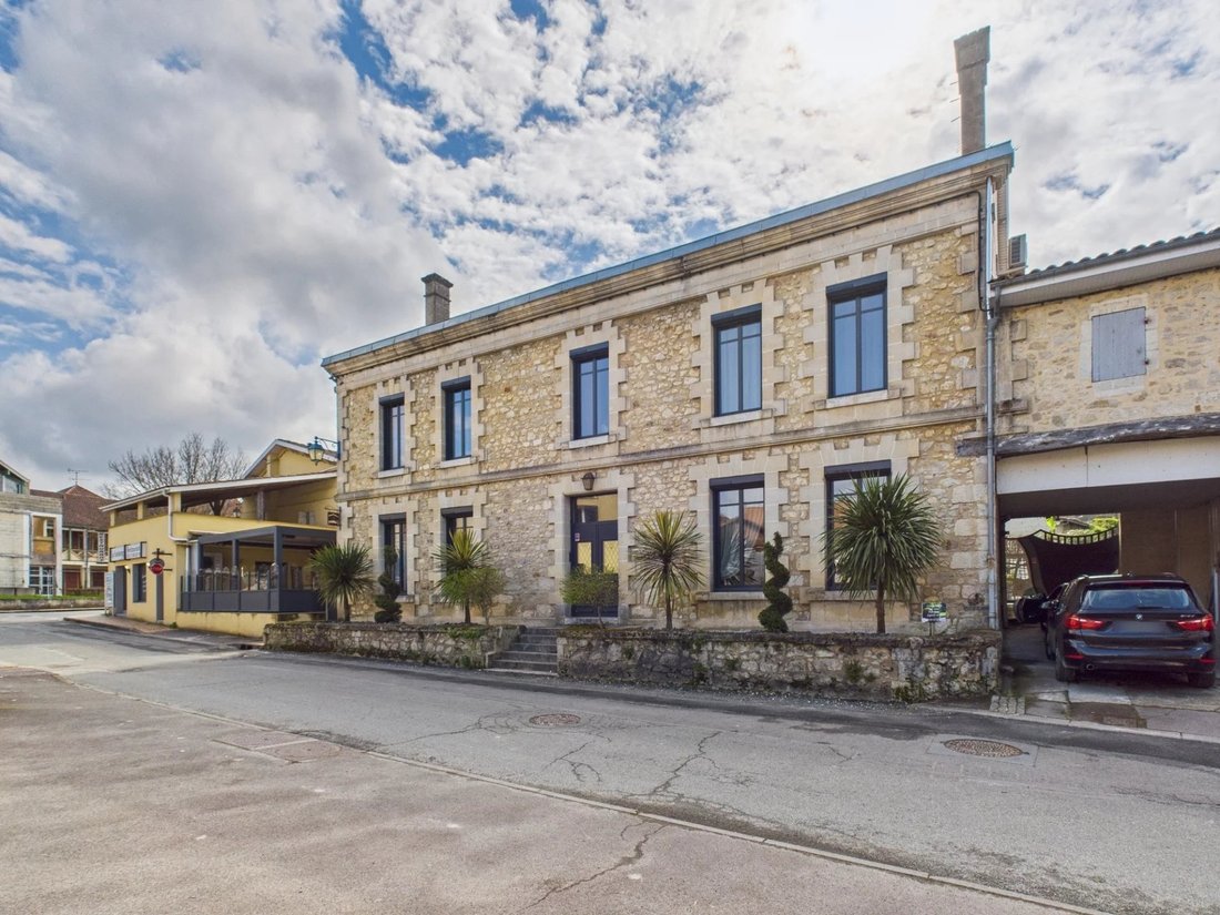 House in La Roche-Chalais, Nouvelle-Aquitaine, France 1 - 15367279
