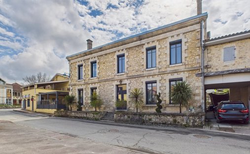 House in La Roche-Chalais, Nouvelle-Aquitaine, France 1