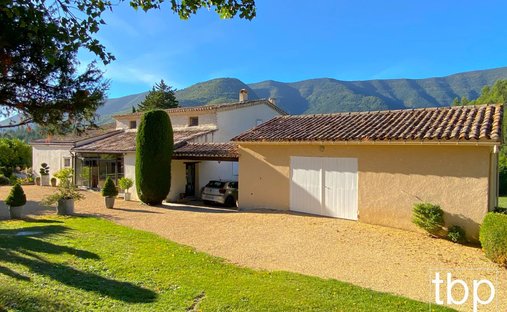 Country House in Montbrun-les-Bains, Auvergne-Rhône-Alpes, France 1