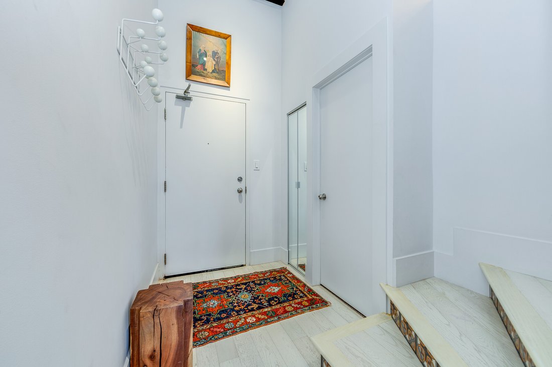 Condo in Toronto, Ontario, Canada 2 - 15368152