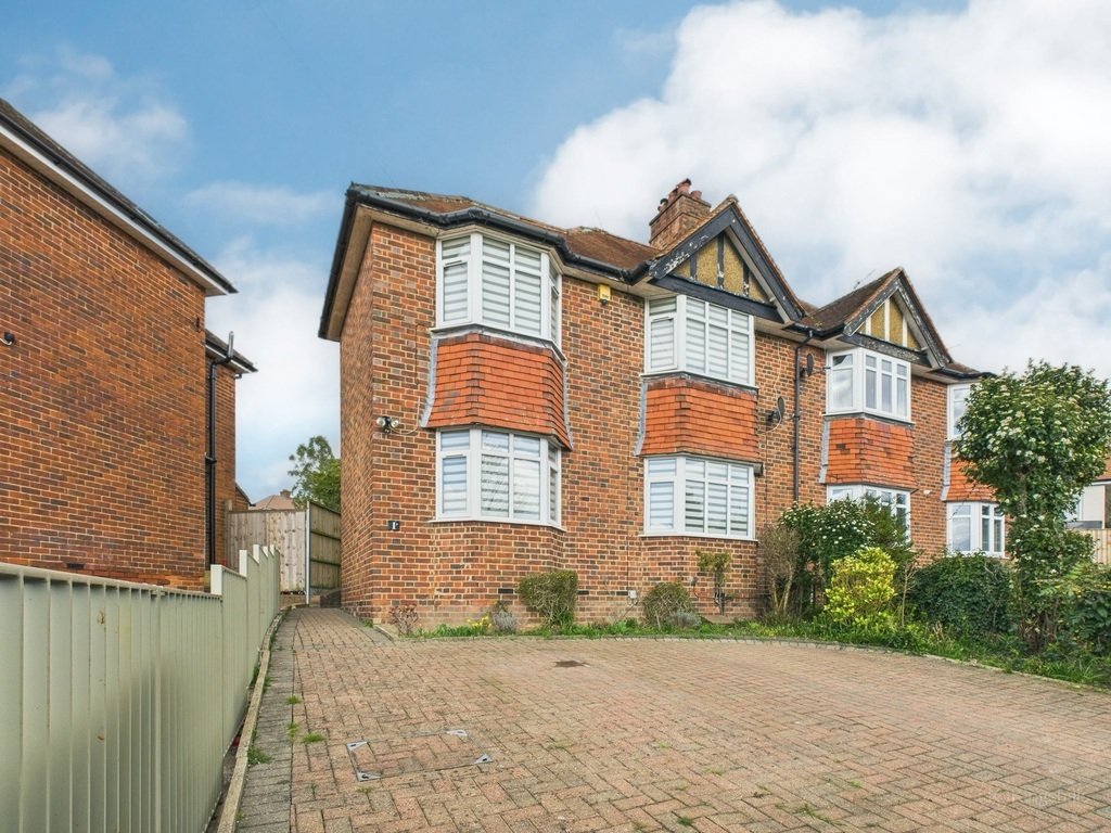 House in Buckinghamshire, England 1 - 15369494
