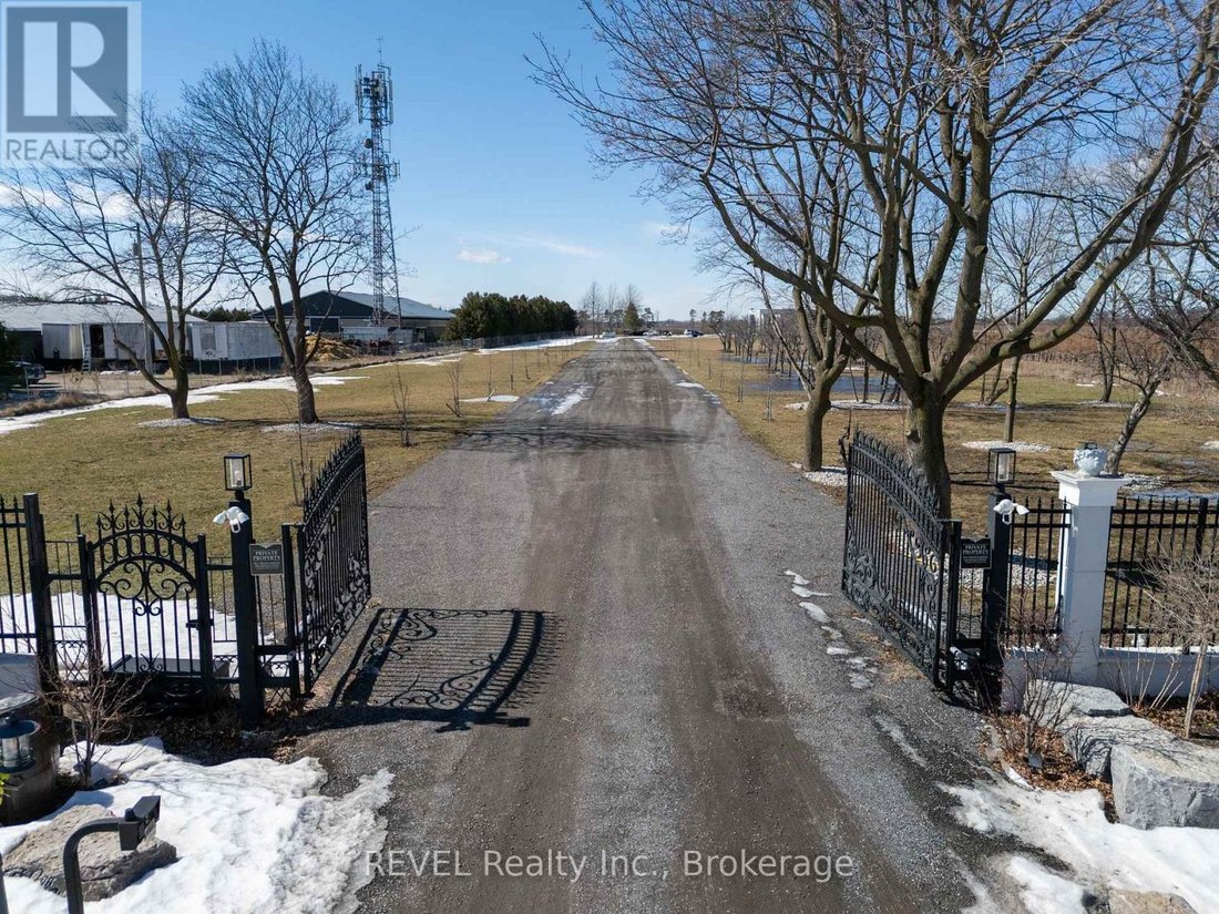 One Of A Kind Bungalow On Over Seven In Niagara On The Lake, Ontario ...