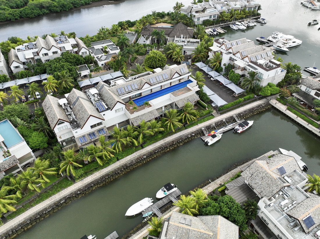 Apartment in Grande Riviere Noire, Rivière Noire District, Mauritius 1 - 14522859