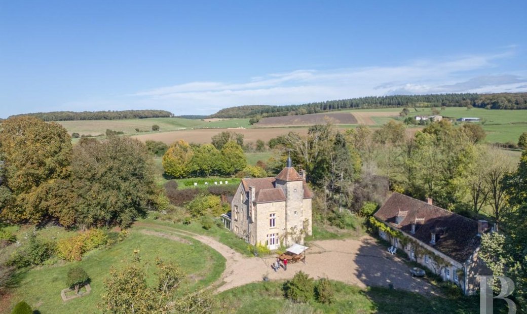 An 18th Century Manor With A Swimming Pool, Outhouses And 6.5 Hectares Of Grounds With A River