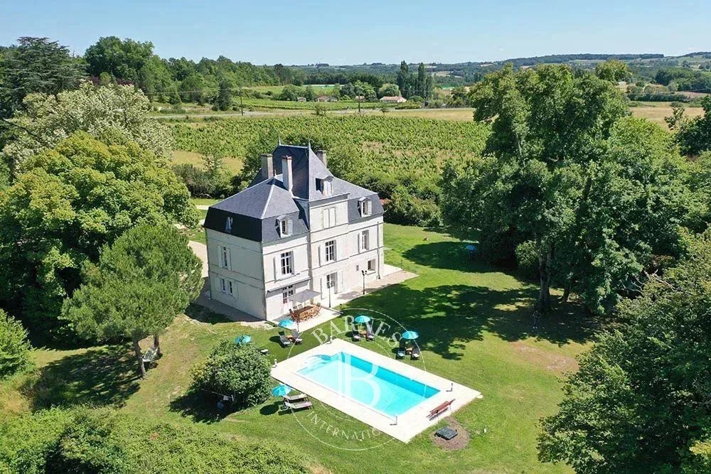 Estate in Rouffignac-de-Sigoules, Nouvelle-Aquitaine, France 2 - 15366735