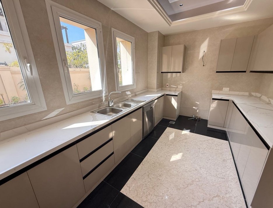 Villa in Emirates Hills, Dubai, United Arab Emirates 3 - 15368273