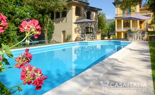 Villa à Barga, Toscane, Italie 1
