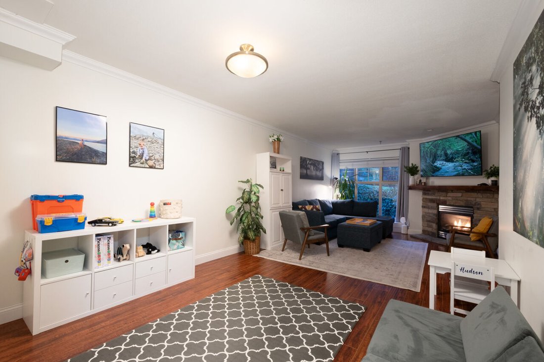 Townhouse in Port Moody, British Columbia, Canada 3 - 15365225