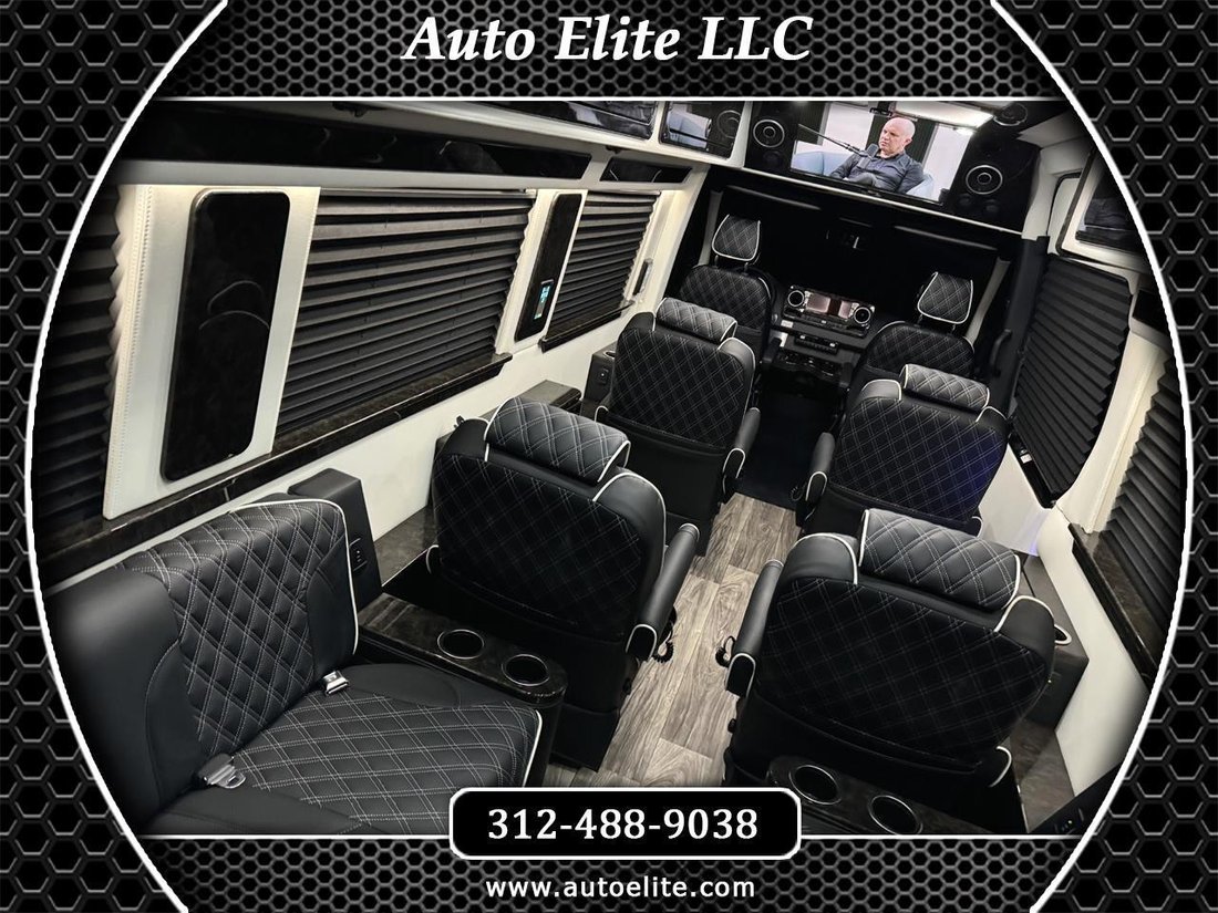 Limousine in Elkhart, Indiana, United States 1 - 12949968