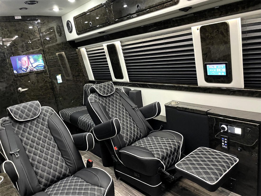 Limousine in Elkhart, Indiana, United States 2 - 12949968