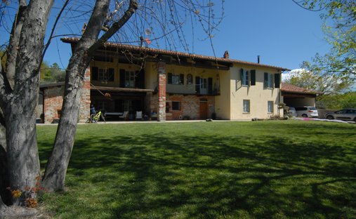 Casa di campagna a Borgo, Piemonte, Italia 1