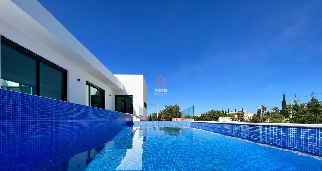 Villa in Loule (Sao Clemente), Algarve, Portugal 2 - 13527821