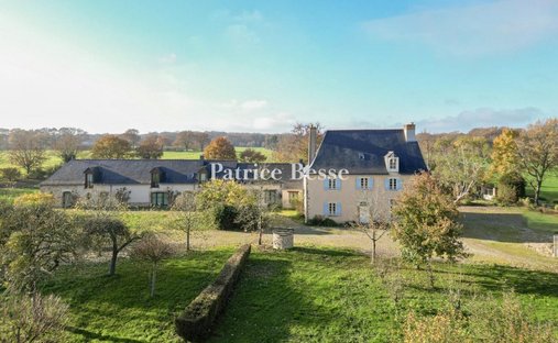 A Chateau From The 17th And 18th Centuries, Listed As A Regional Historical Monument, On