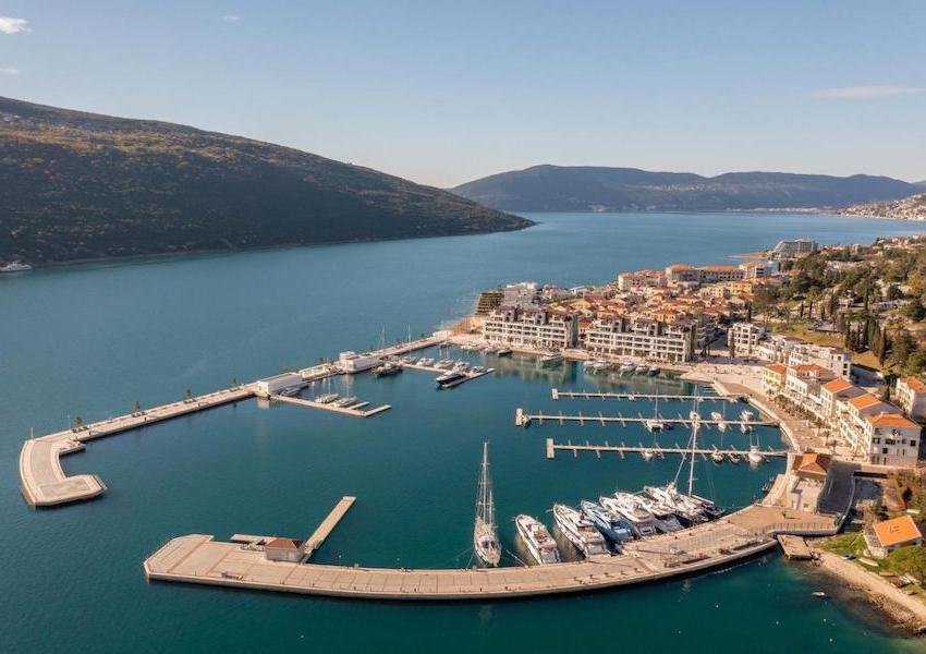 Apartment in Herceg Novi, Herceg Novi Municipality, Montenegro 1 - 15371147