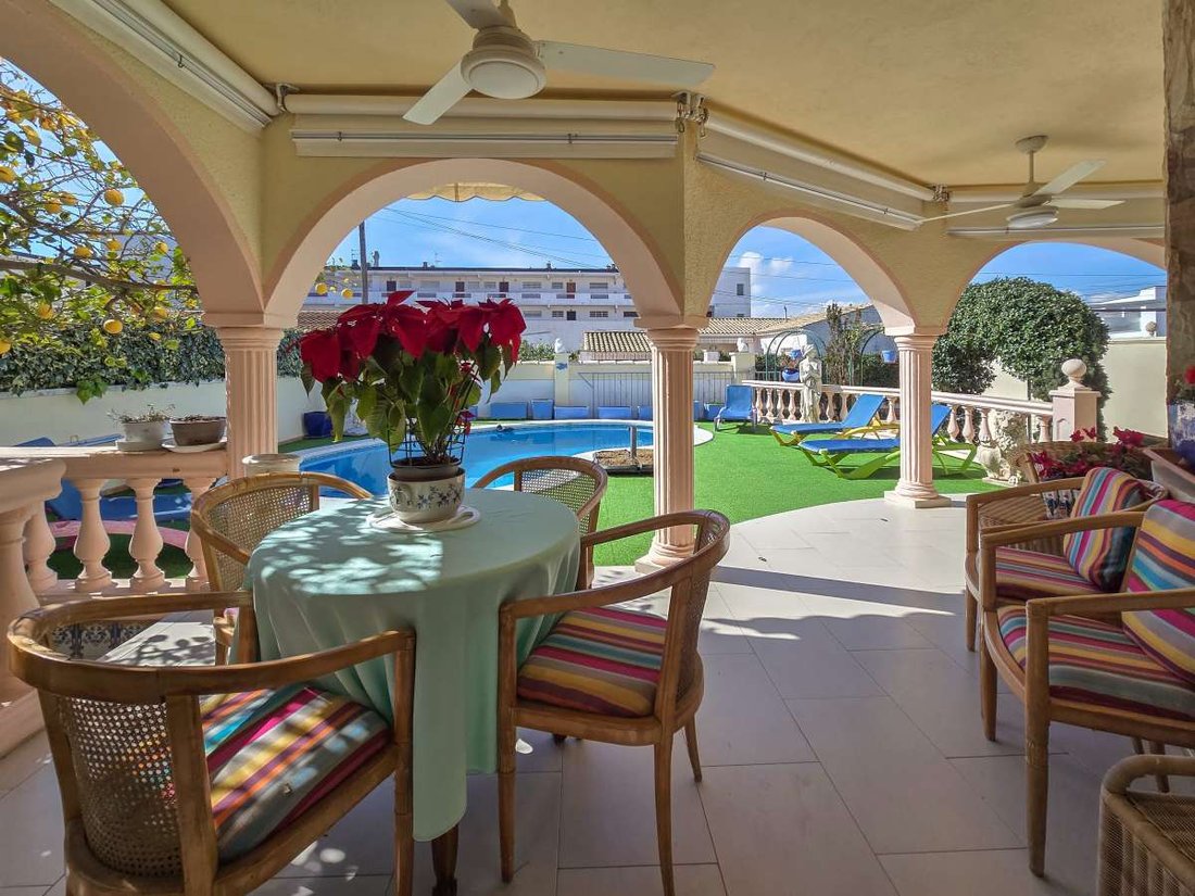 Chalet in Empuriabrava, Catalonia, Spain 2 - 15371887