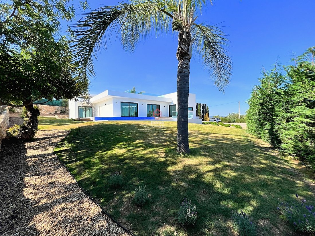 Villa in Loule (Sao Clemente), Algarve, Portugal 1 - 13527821