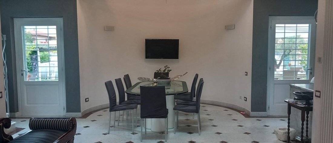 Villa in Marina di Carrara, Tuscany, Italy 4 - 15372183
