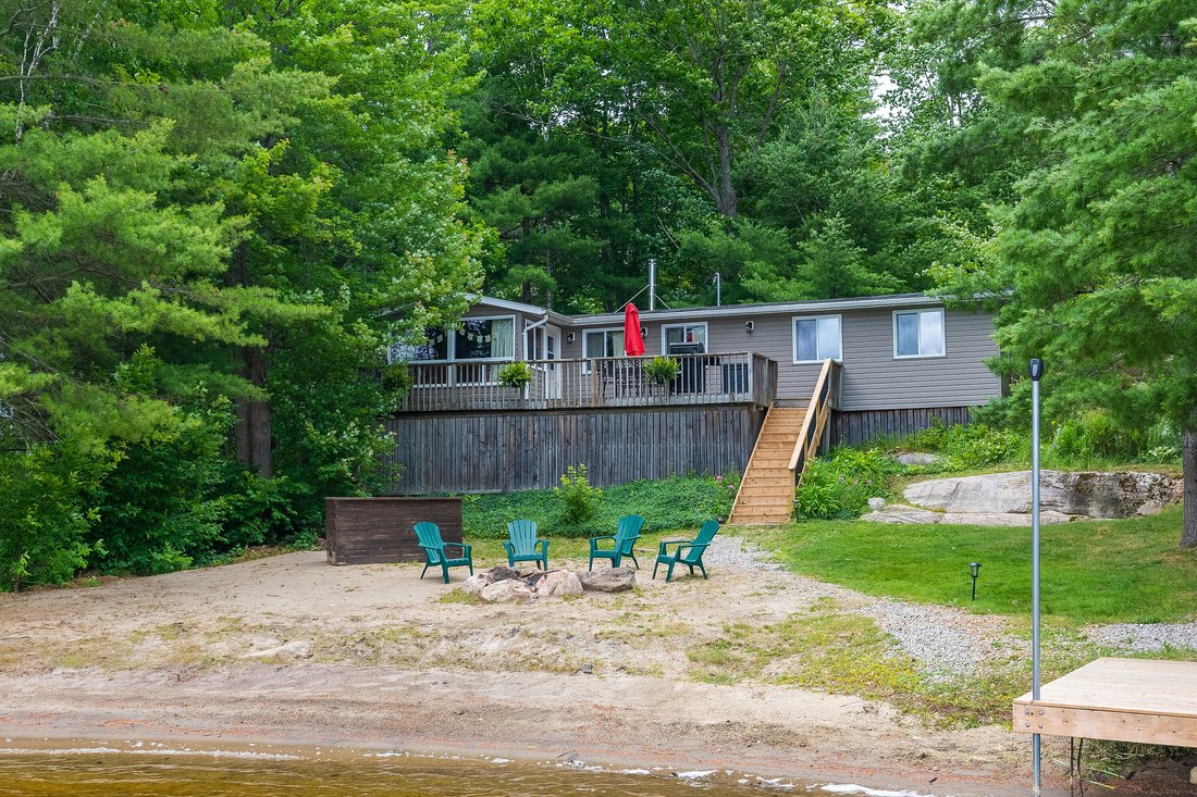 House in Gravenhurst, Ontario, Canada 2 - 15374453