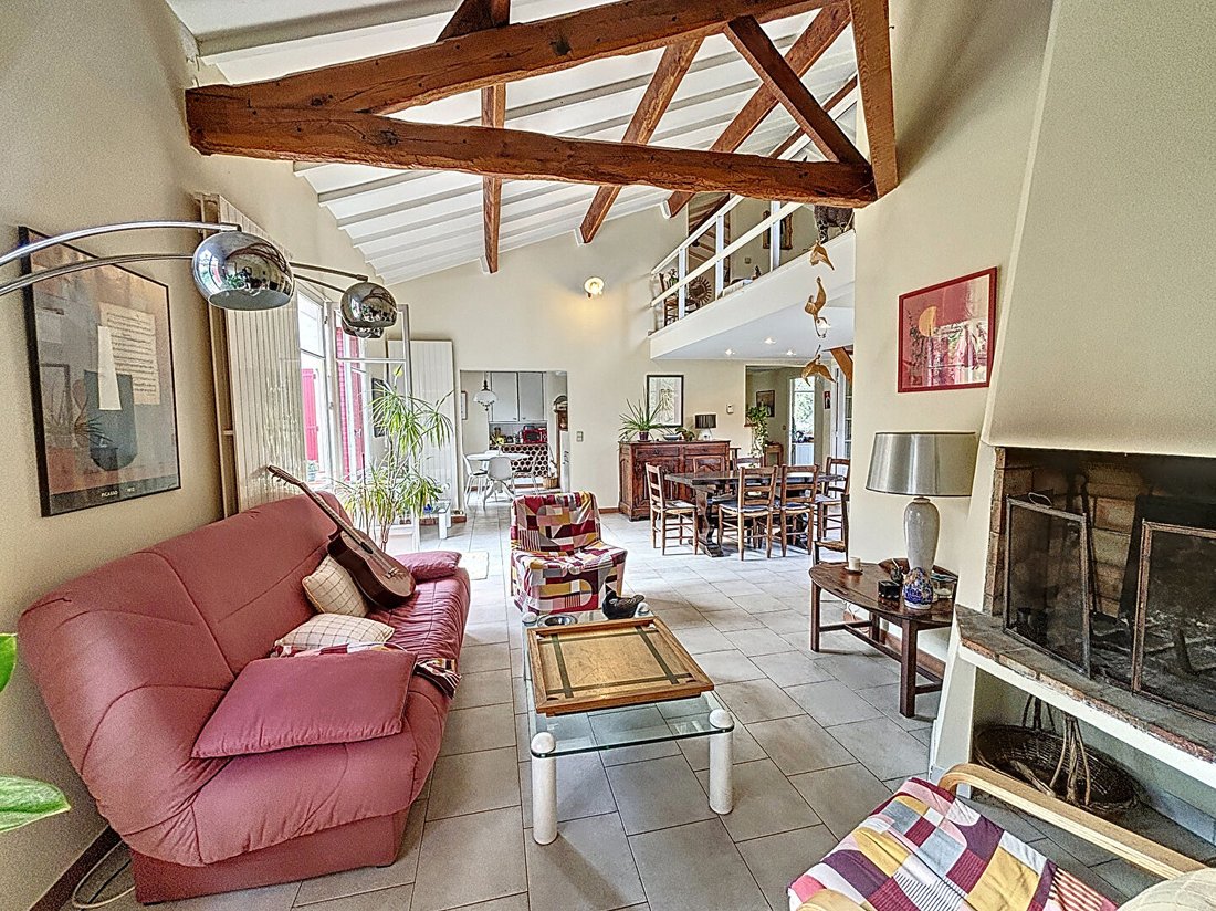 Villa in Montagne des Chèvres, Villeneuve-lès-Avignon, France 1 - 15374572