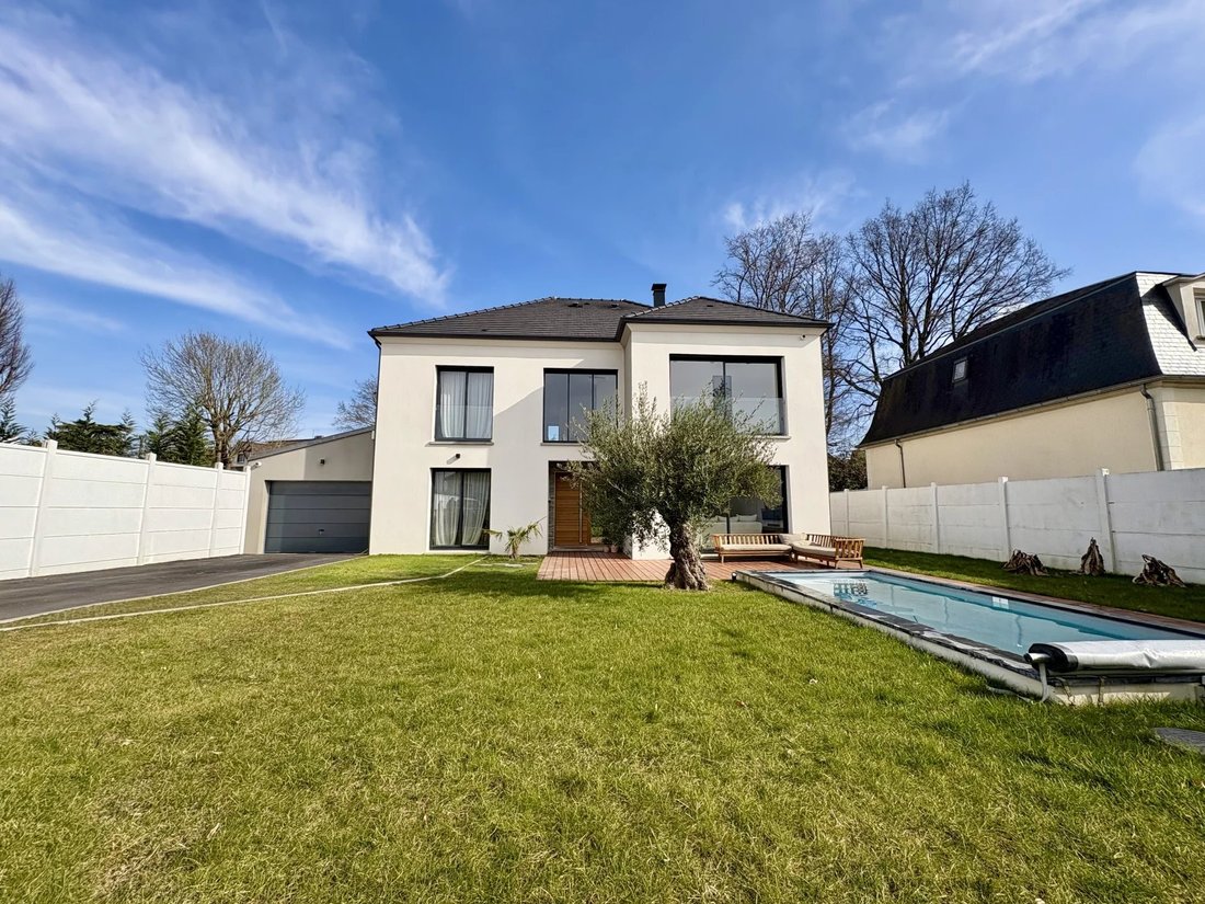 House in Chennevieres-sur-Marne, Ile-de-France, France 2 - 15375246