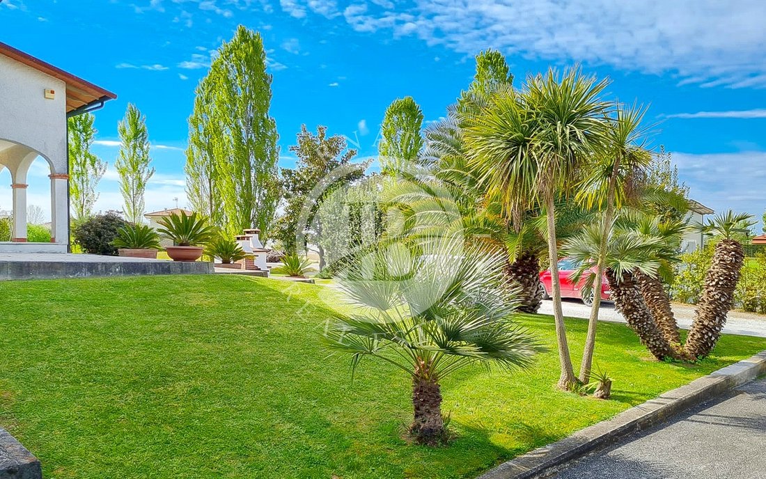 Villa in Pietrasanta, Tuscany, Italy 5 - 15375368