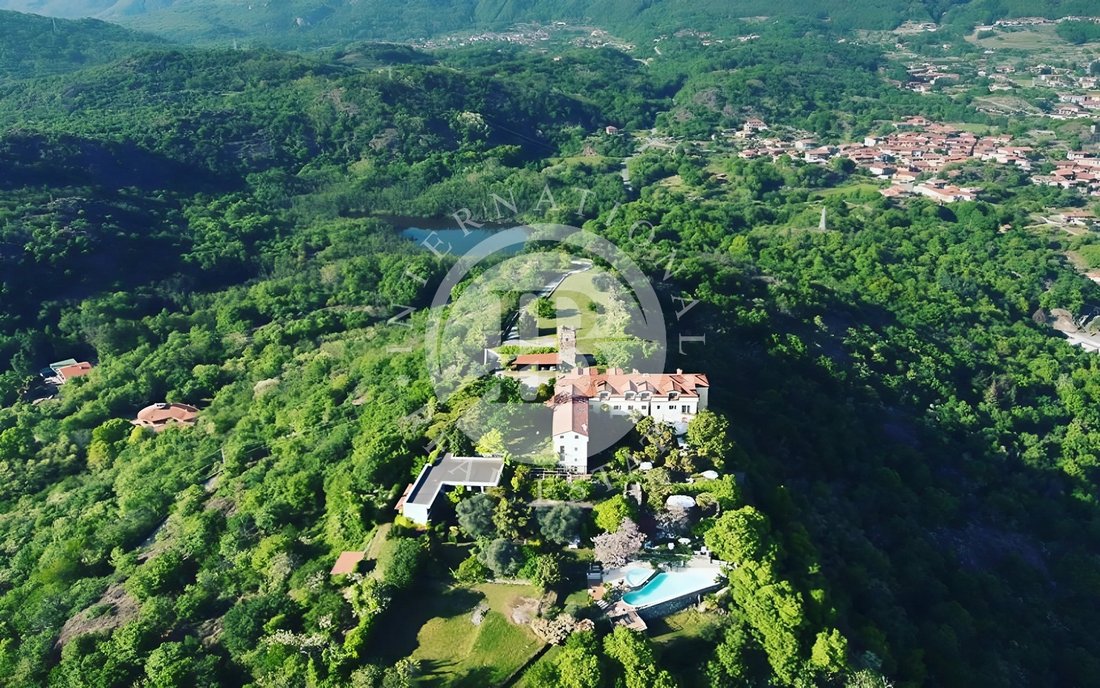 A 17th-Century Piedmont Castle Where Time Whispers Through Sunlit Halls