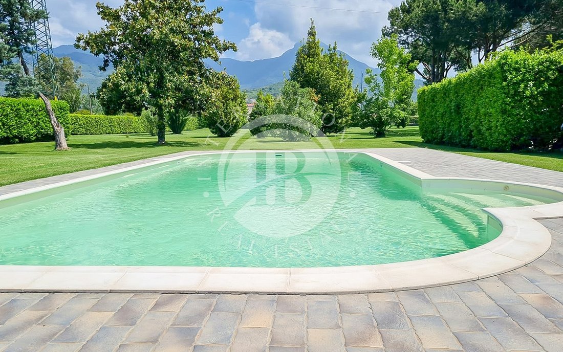 Villa in Pietrasanta, Tuscany, Italy 2 - 15375368