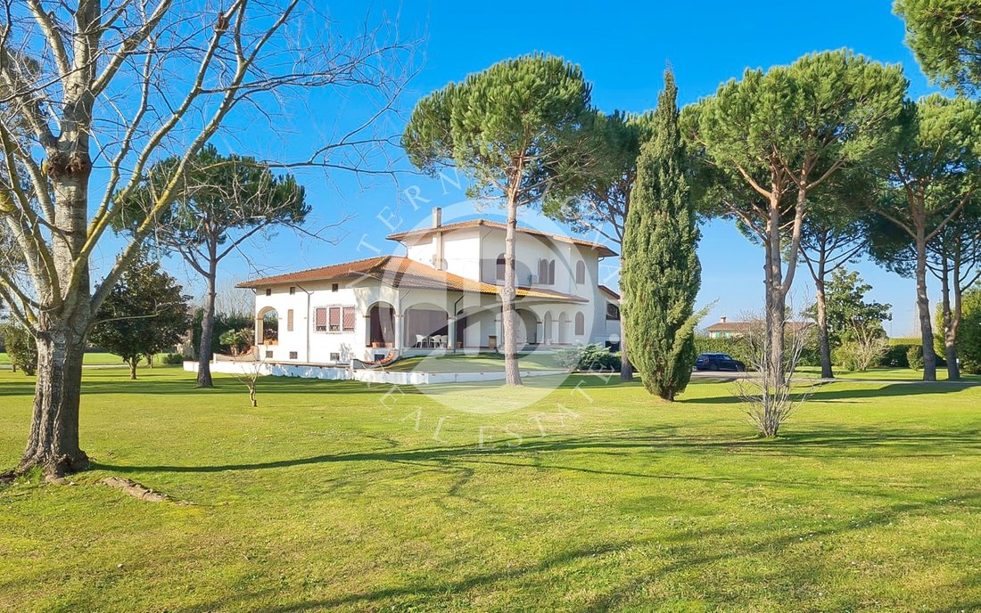 Villa in Pietrasanta, Tuscany, Italy 4 - 15375368