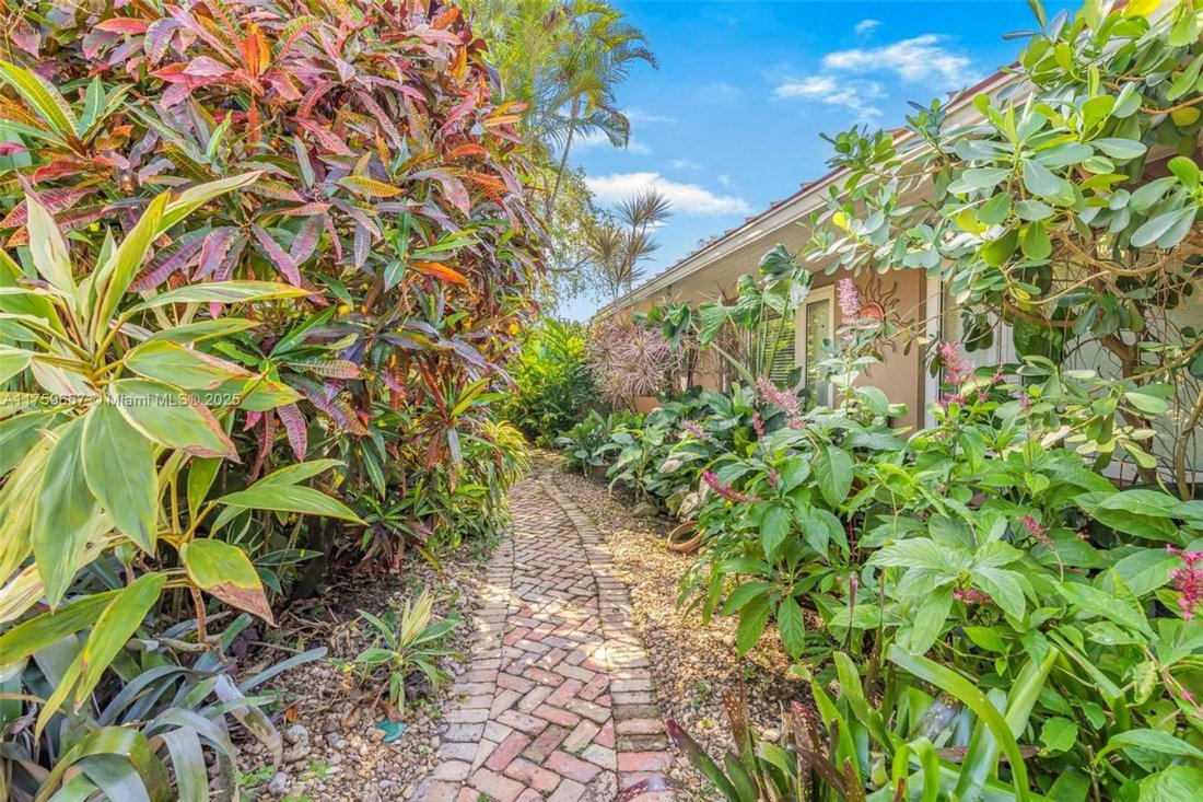 House in Miami, Florida, United States 3 - 15377266