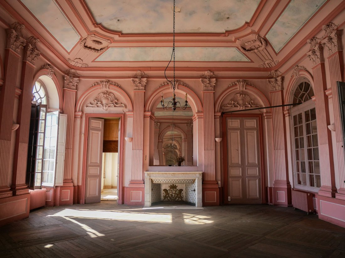 Mansart’s Masterpiece: A Loire Valley Château of Light & Legacy