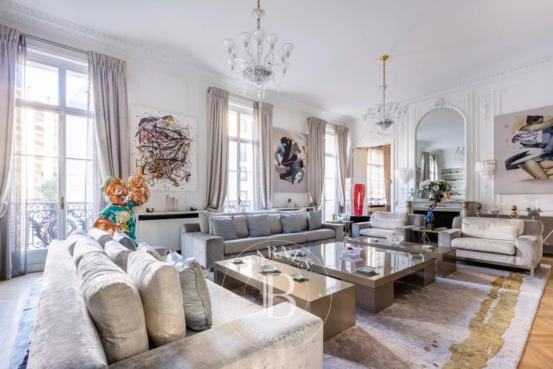 Apartment in Triangle d'Or, Paris 8e Arrondissement, Paris 4 - 15376024