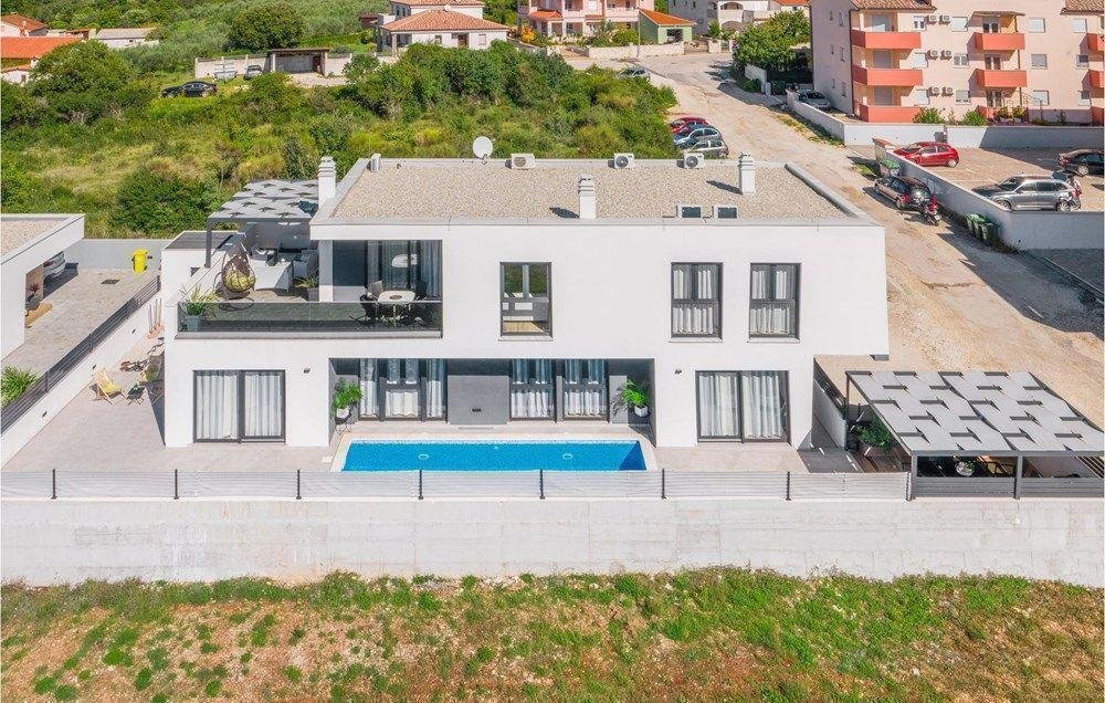 Villa in Grad Pula, Istria County, Croatia 1 - 14304422