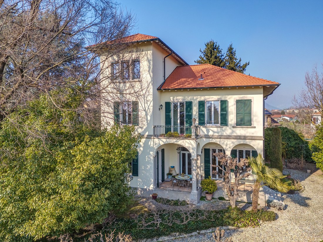 Villa in Cernusco Lombardone, Lombardy, Italy 1 - 15379341