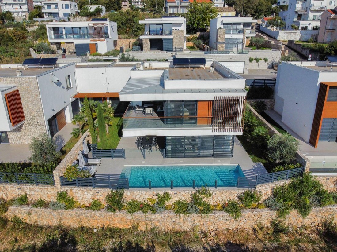 Villa in Grad Crikvenica, Primorje-Gorski Kotar County, Croatia 2 - 14872986