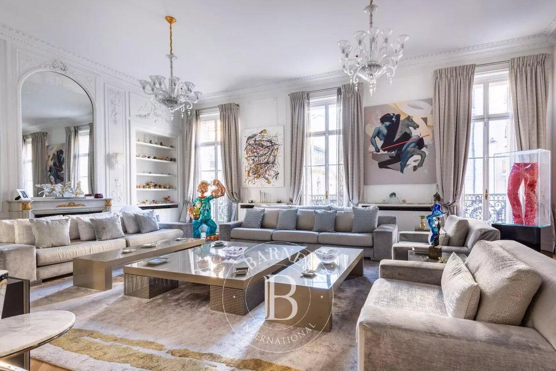 Apartment in Triangle d'Or, Paris 8e Arrondissement, Paris 2 - 15376024