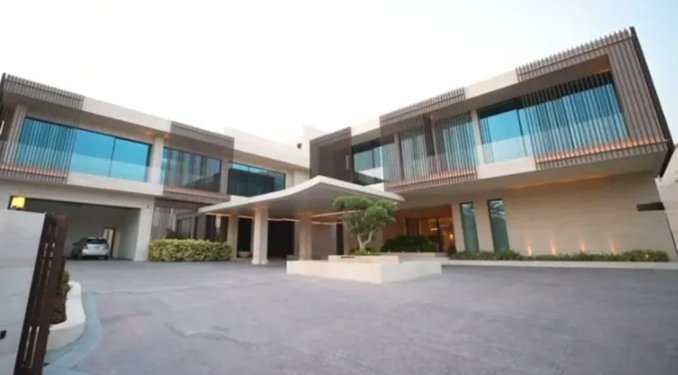 Villa in Emirates Hills, Dubai, United Arab Emirates 1 - 15234650