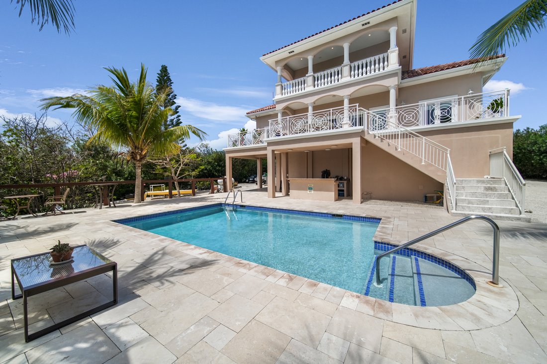 House in Gun Bay, East End, Cayman Islands 2 - 15376011