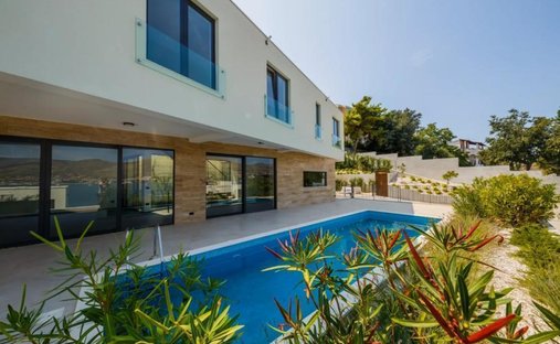 Villa in Zedno, Split-Dalmatia County, Croatia 1